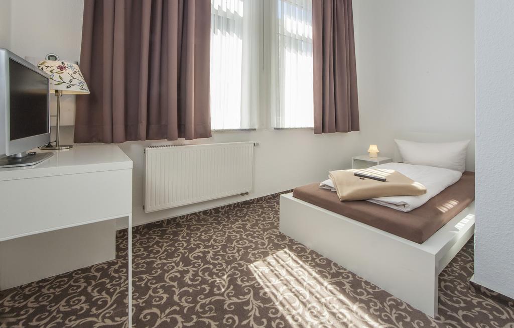 Pension Lok-Inn Walluf Zimmer foto