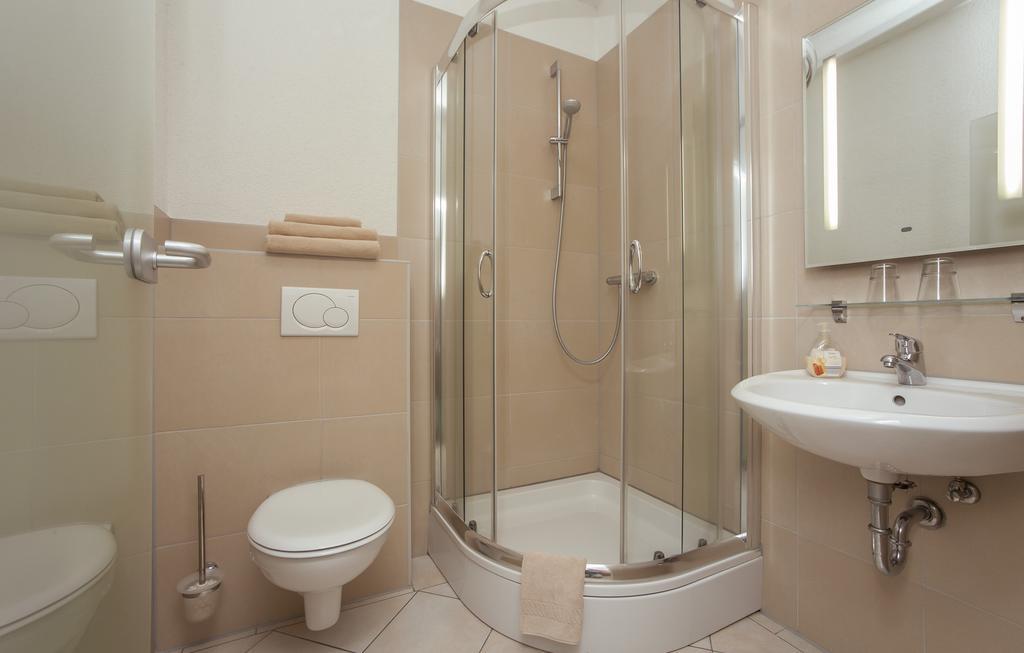 Pension Lok-Inn Walluf Zimmer foto