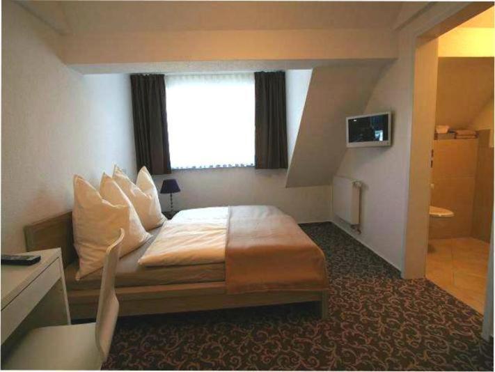 Pension Lok-Inn Walluf Zimmer foto
