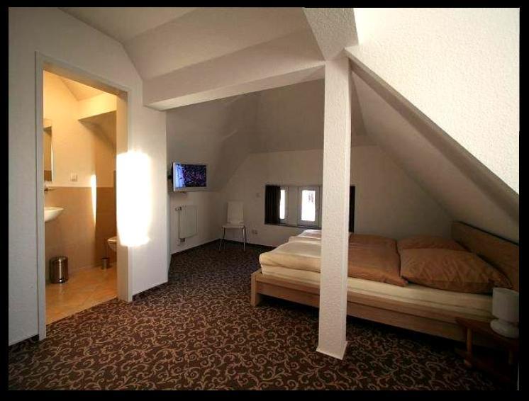 Pension Lok-Inn Walluf Zimmer foto