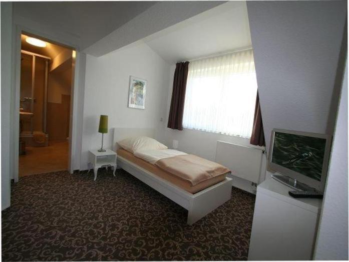 Pension Lok-Inn Walluf Zimmer foto